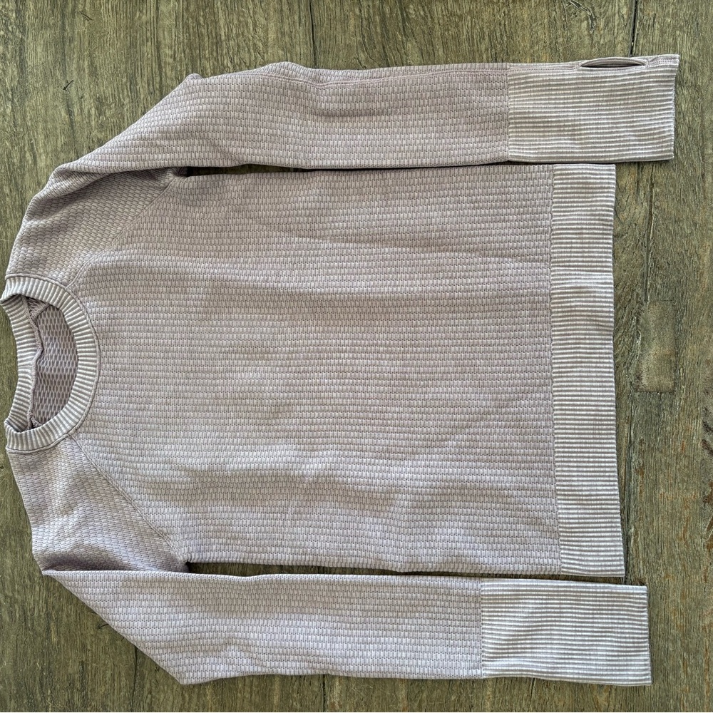 Lululemon engineered earth crew neck size 4 light lavender